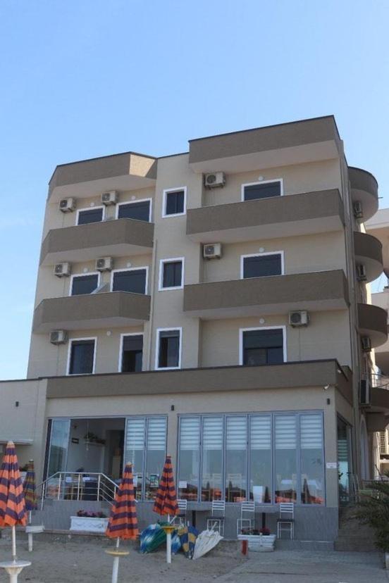 Tirona Hotel