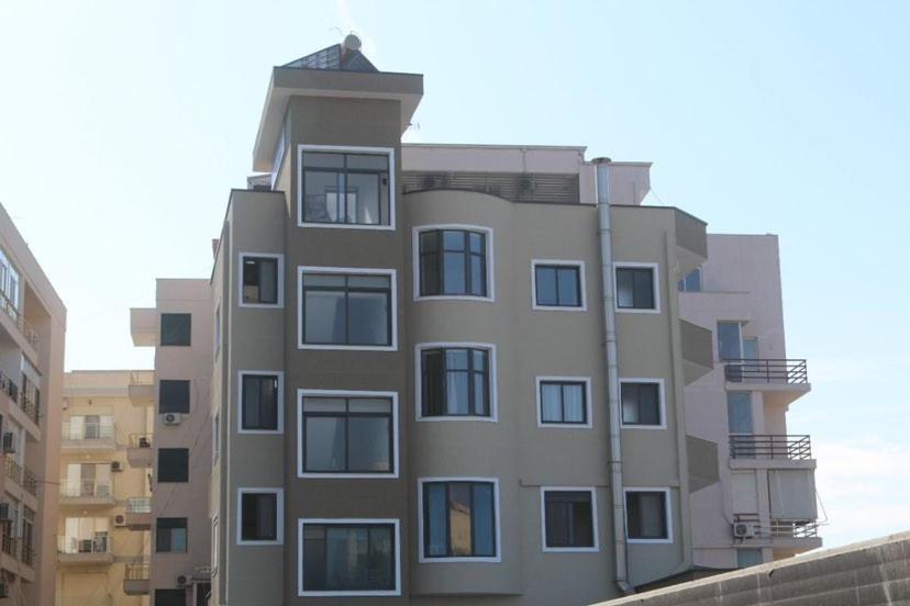 Tirona Hotel